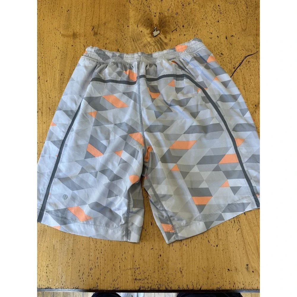 Lululemon Pace Breaker Shorts‎ Men's Medium Liner 9inch Abstract Geometric